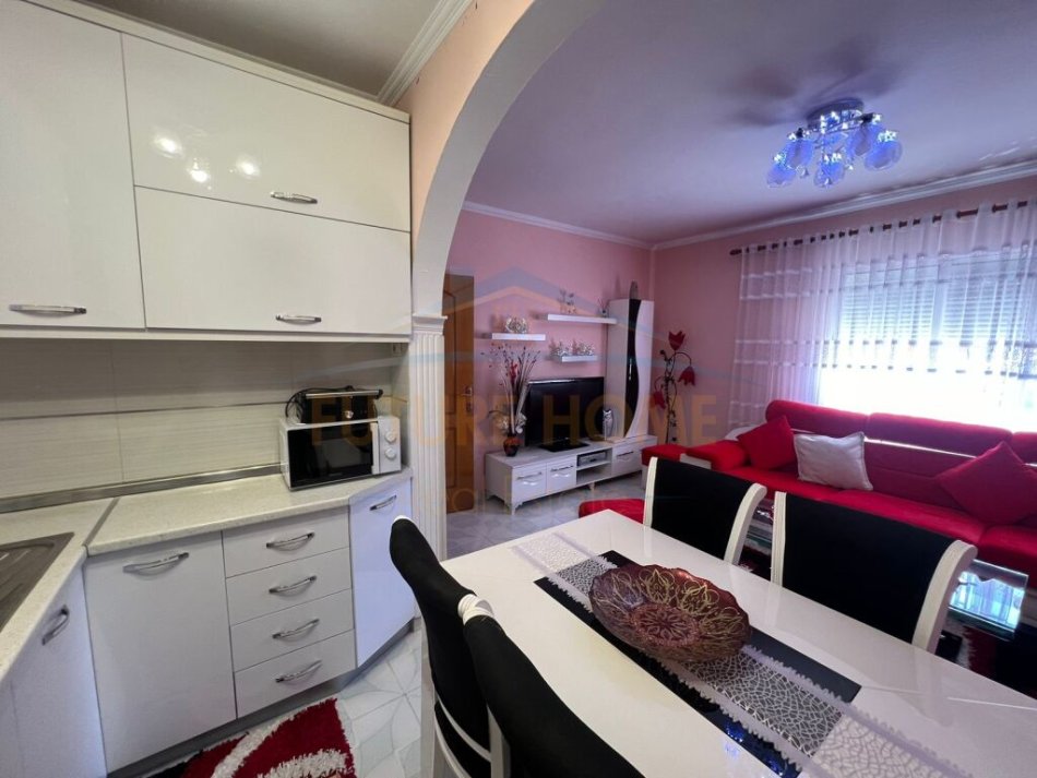 Tirane, shitet apartament 2+1+Ballkon Kati 4, 75 m² 140.000 € (Ish Parku i Autobuzave)
