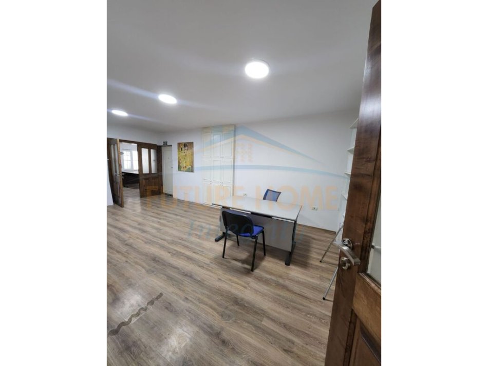 Tirane, jepet me qera ambjent biznesi Kati 2, 289 m² 2500 € neto (Rruga Petro Nini Luarasi)