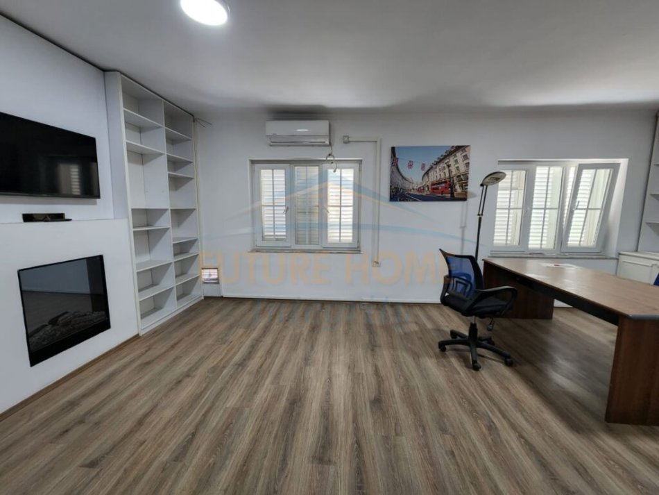 Tirane, jepet me qera ambjent biznesi Kati 2, 289 m² 2500 € neto (Rruga Petro Nini Luarasi)