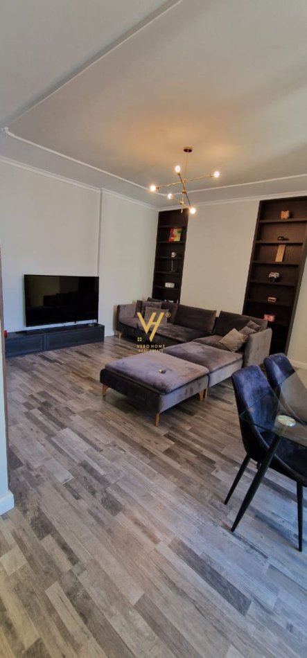 Tirane, shitet apartament 2+1+Ballkon Kati 4, 102 m² 200.000 € (KOPSHTI ZOOLOGJIK)