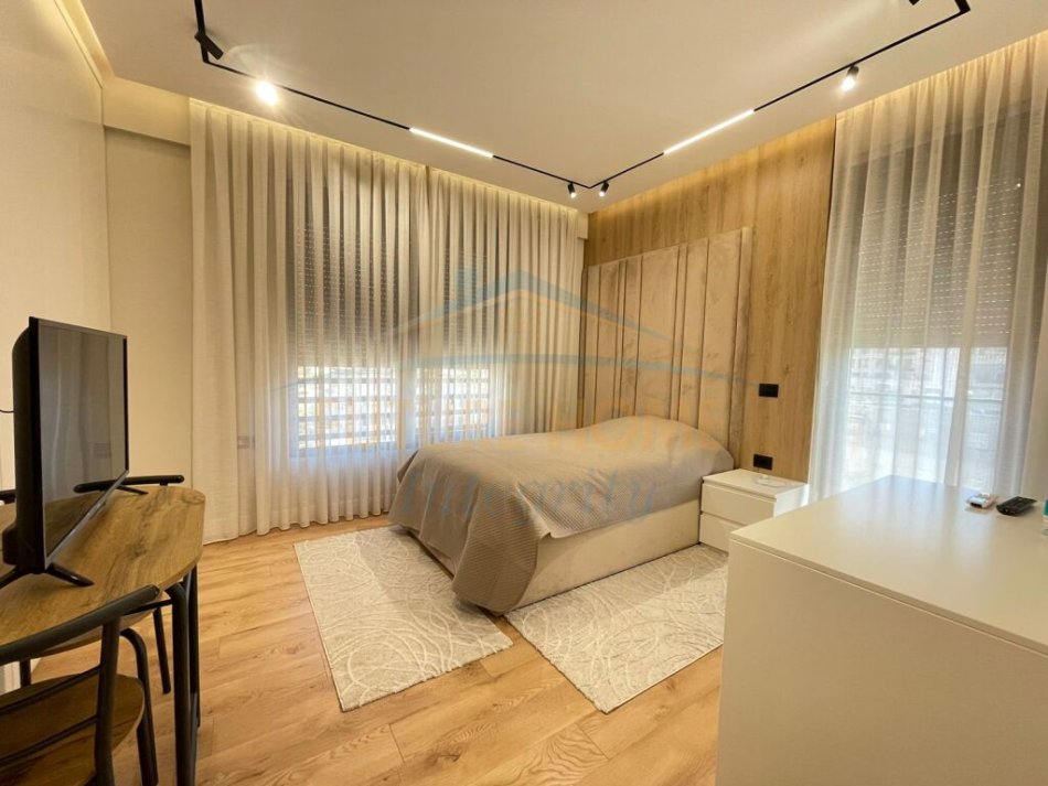 Tirane, shitet apartament 2+1+Ballkon Kati 6, 116 m² 300.000 € (Pazari i ri)