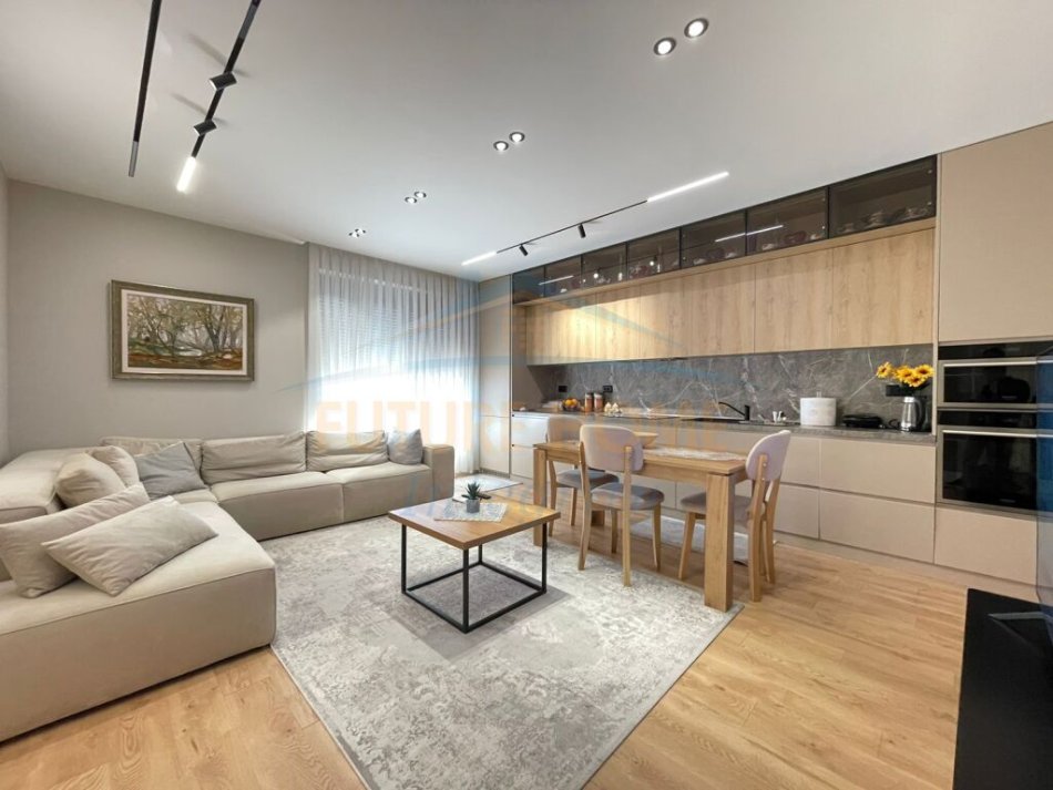 Tirane, shitet apartament 2+1+Ballkon Kati 6, 116 m² 300.000 € (Pazari i ri)