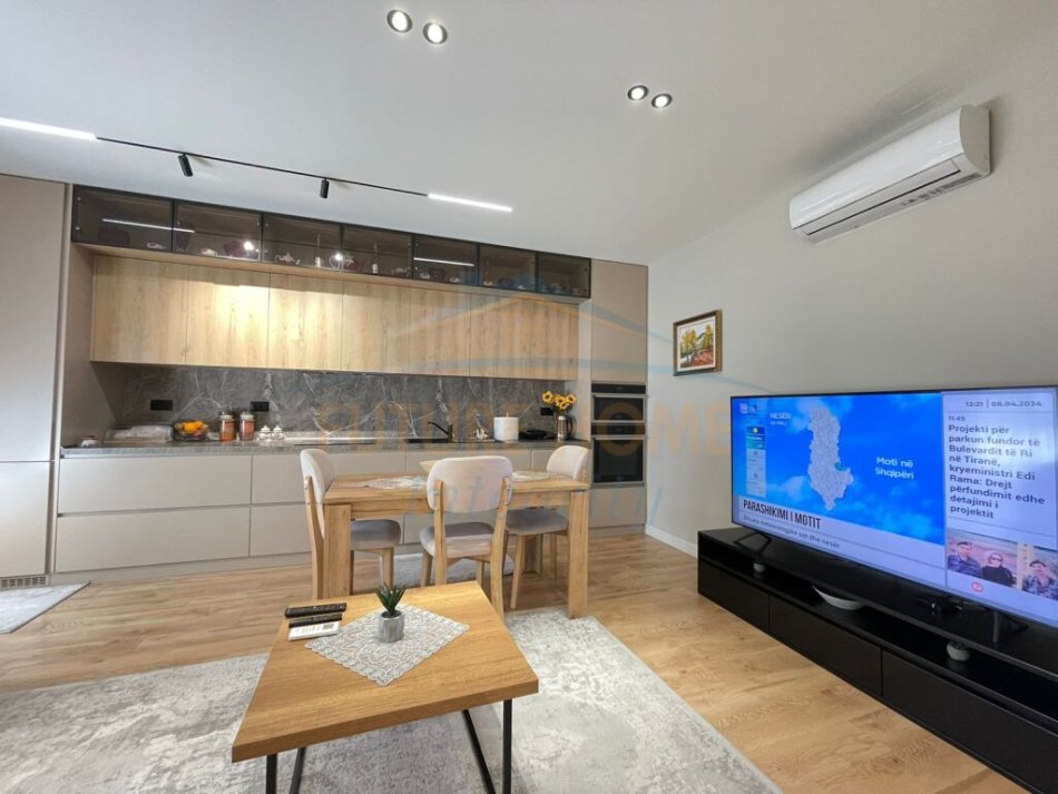 Tirane, shitet apartament 2+1+Ballkon Kati 6, 116 m² 300.000 € (Pazari i ri)