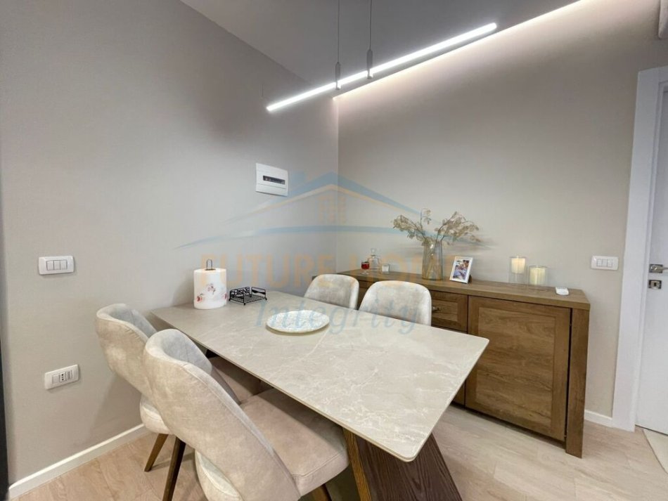 Tirane, shitet apartament 2+1+Ballkon Kati 6, 210.000 € (Hoxha Tahsim)