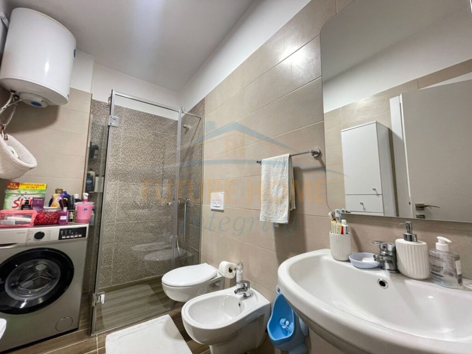 Tirane, shitet apartament 2+1+Ballkon Kati 6, 210.000 € (Hoxha Tahsim)
