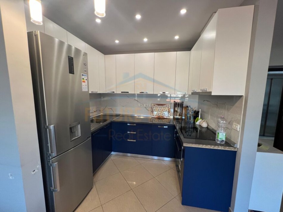 Tirane, jepet me qera apartament 2+1+Ballkon Kati 2, 100 m² 700 € (Rruga Panorama)