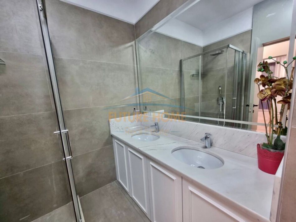 Tirane, shitet apartament 2+1+Ballkon Kati 3, 115 m² 245.000 € (Liqeni i Thate)