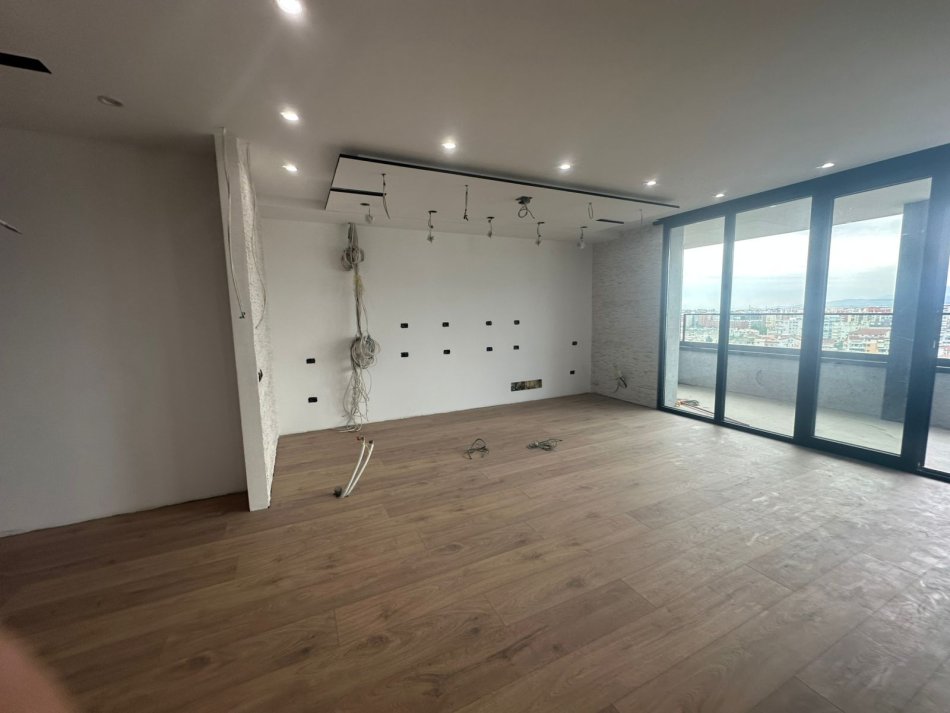 Tirane, shitet apartament  Dublex , 220 m² 484.000 € (Kodra e Diellit)