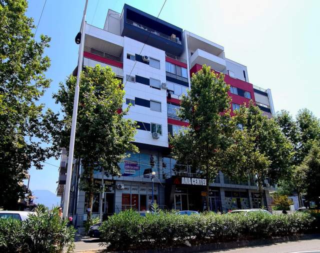 Tirane, jepet me qera ambjent biznesi Kati -1, 53 m² 260 Euro (Kamez)