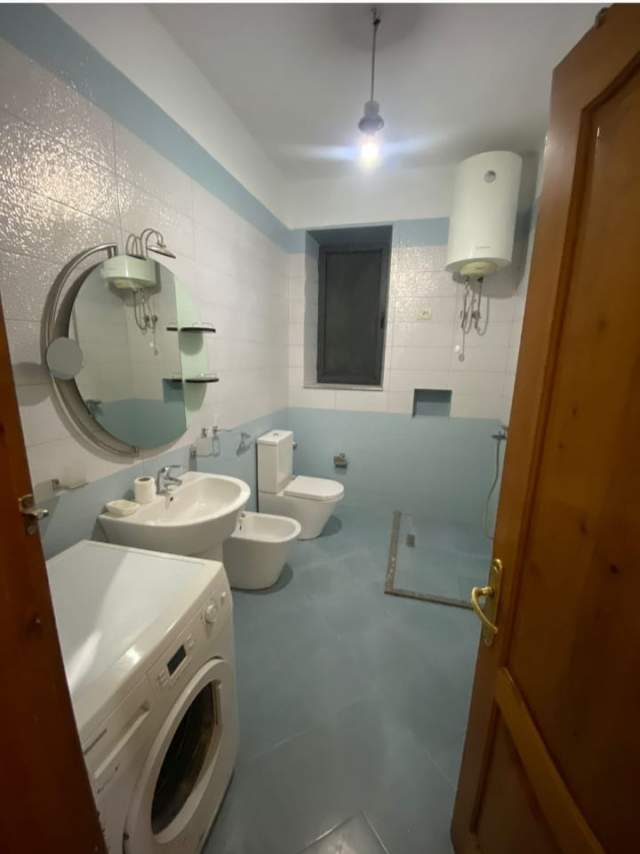 Tirane, ofert apartament 2+1+BLK Kati 2, 80 m² 40.000 Leke (Laprake , te poliambulanca)