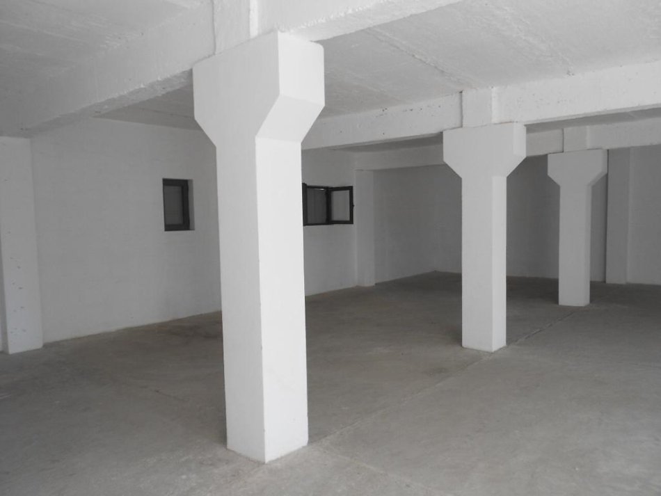 Tirane, jepet me qera Kati 2, 410 m² 1.000 € (Siri Kodra)