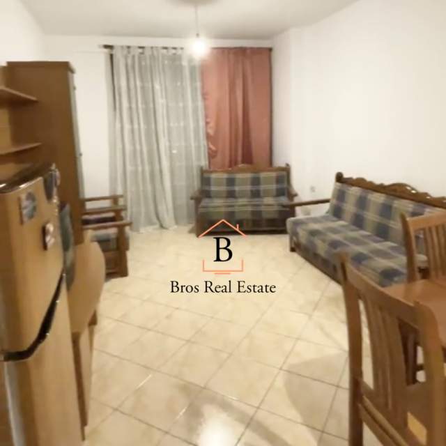 Tirane, jepet me qera apartament 1+1 Kati 9, 55 m² 350 Euro (Hotel Mondial)