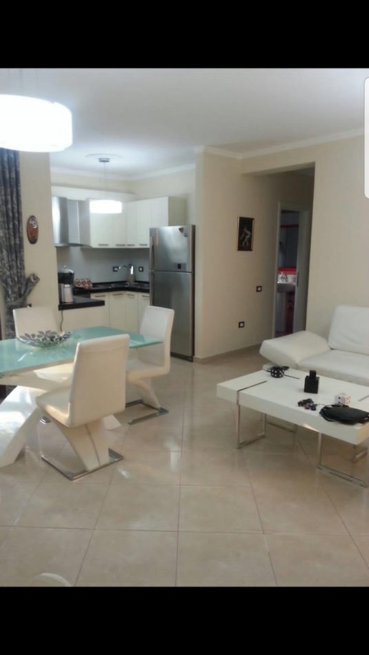 Tirane, jepet me qera apartament 2+1+Aneks+Ballkon Kati 3, 91 m² 600 € (kopshti botanik)