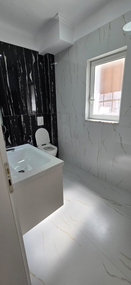 Tirane, shitet apartament 1+1+Ballkon Kati 2, 53 m² (Mozaiku i Tiranes)