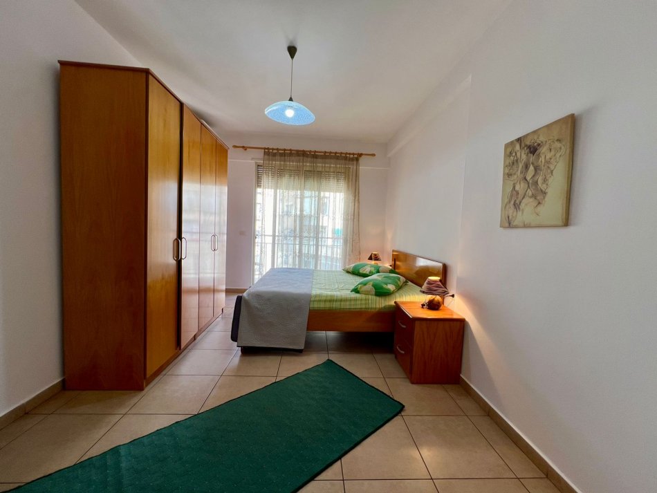 Tirane, jepet me qera apartament 2+1 Kati 7, 110 m² 600 € (selvia)