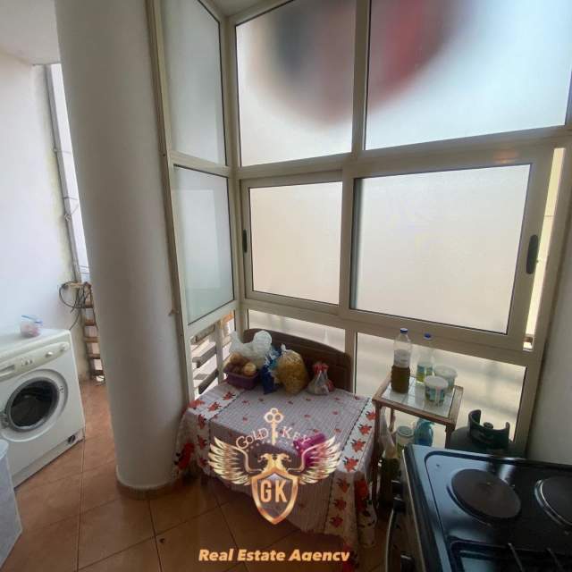 Durres, jepet me qera apartament 1+1+BLK Kati 3, 75 m² 200 Euro (lagja 6 ISH RAJONI)