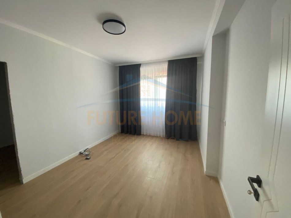 Tirane, jepet me qera zyre Kati 8, 155 m² 1.200 € (Rruga e Durresit)