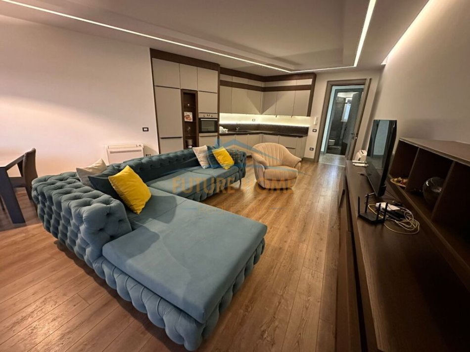 Tirane, jepet me qera apartament 2+1+Ballkon Kati 2, 108 m² 800 € (Kopshti Botanik)