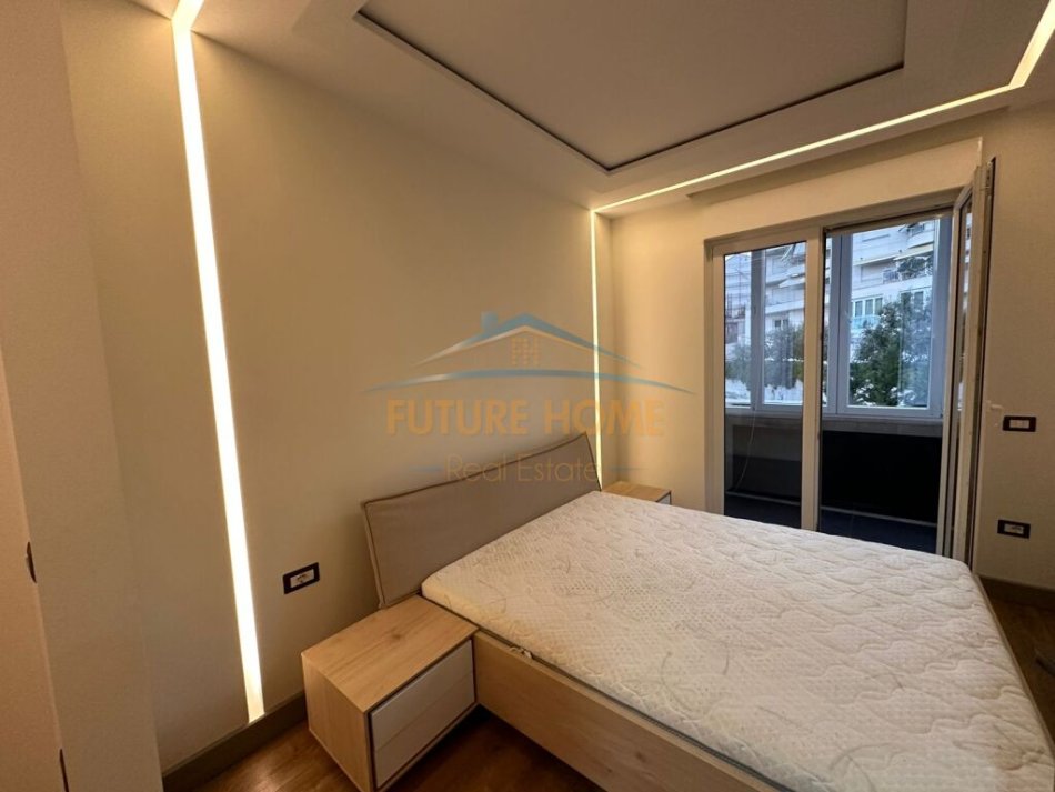 Tirane, jepet me qera apartament 2+1+Ballkon Kati 2, 108 m² 800 € (Kopshti Botanik)