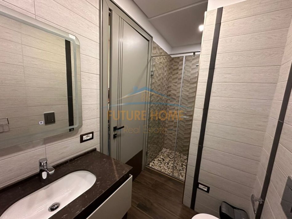 Tirane, jepet me qera apartament 2+1+Ballkon Kati 2, 108 m² 800 € (Kopshti Botanik)