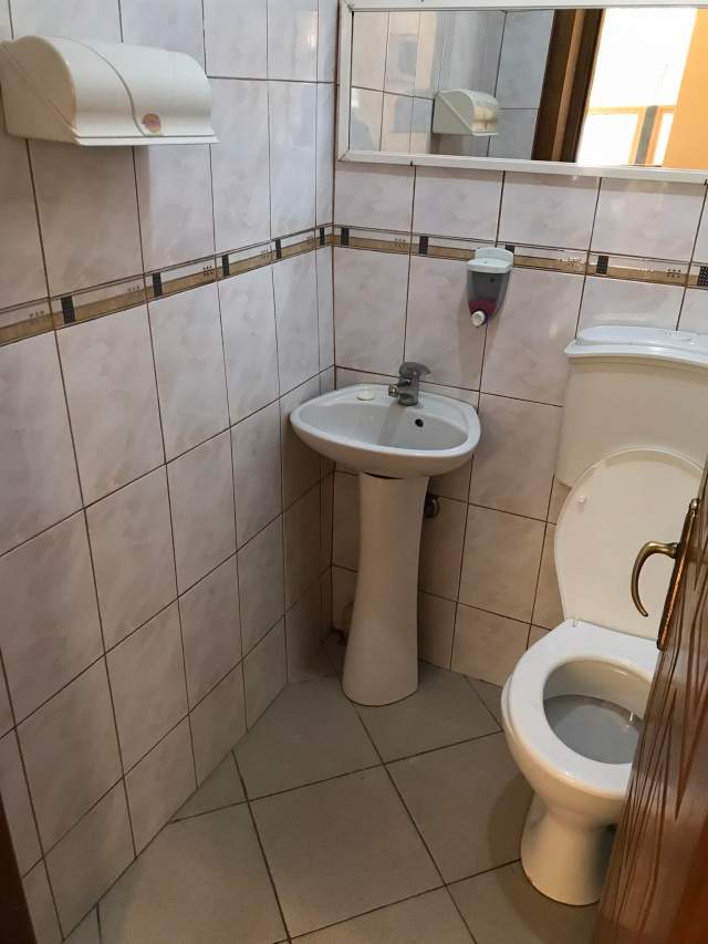 Tirane, shes ambjent biznesi Kati 0, 40 m² 85.000 Euro (Zogu i Zi)
