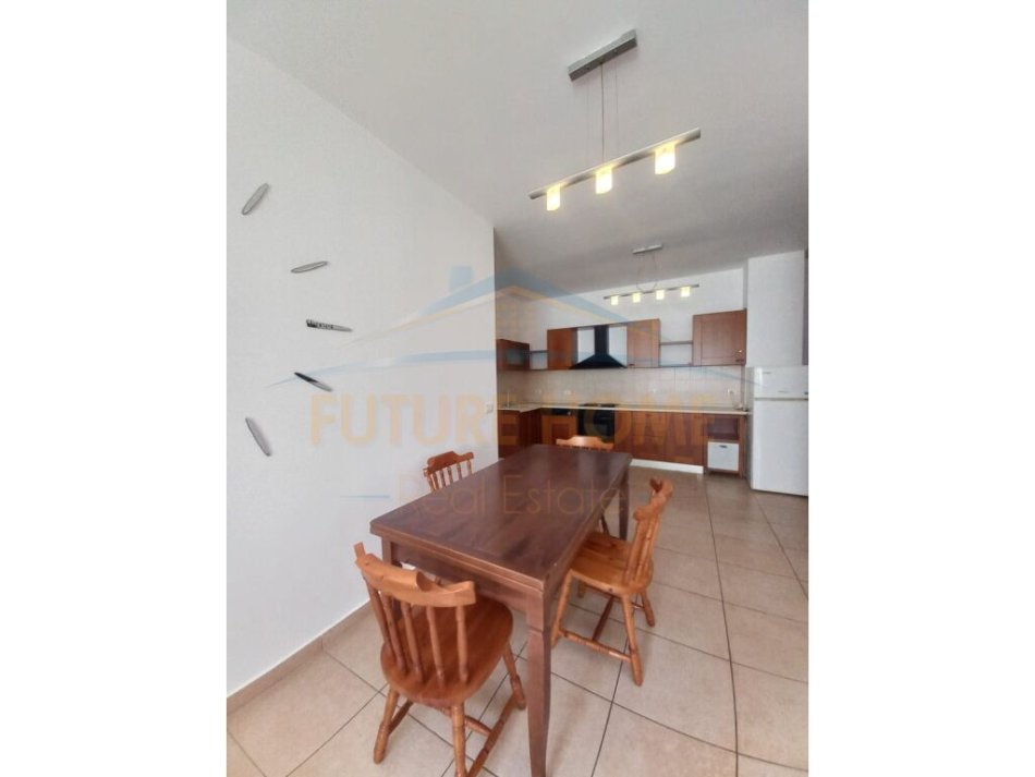 Tirane, jepet me qera apartament 2+1 Kati 7, 110 m² 600 € (Selvia)