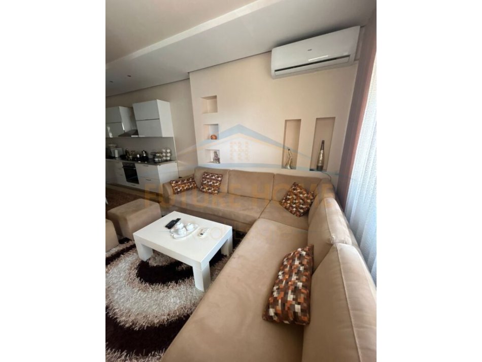 Tirane, jepet me qera apartament 2+1+Ballkon Kati 2, 104 m² 400 € (FRESK)