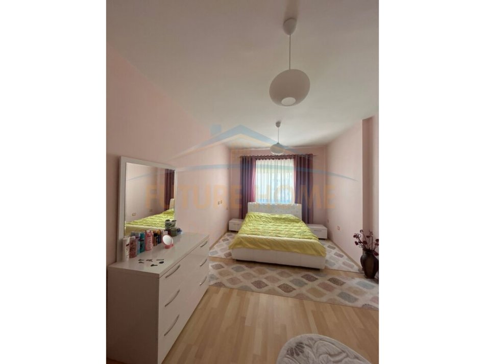 Tirane, jepet me qera apartament 2+1 Kati 2, 93 m² 400 € (Fresku)