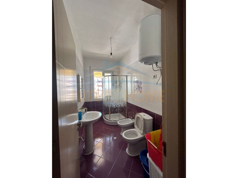 Tirane, jepet me qera apartament 2+1+Ballkon Kati 2, 104 m² 400 € (FRESK)