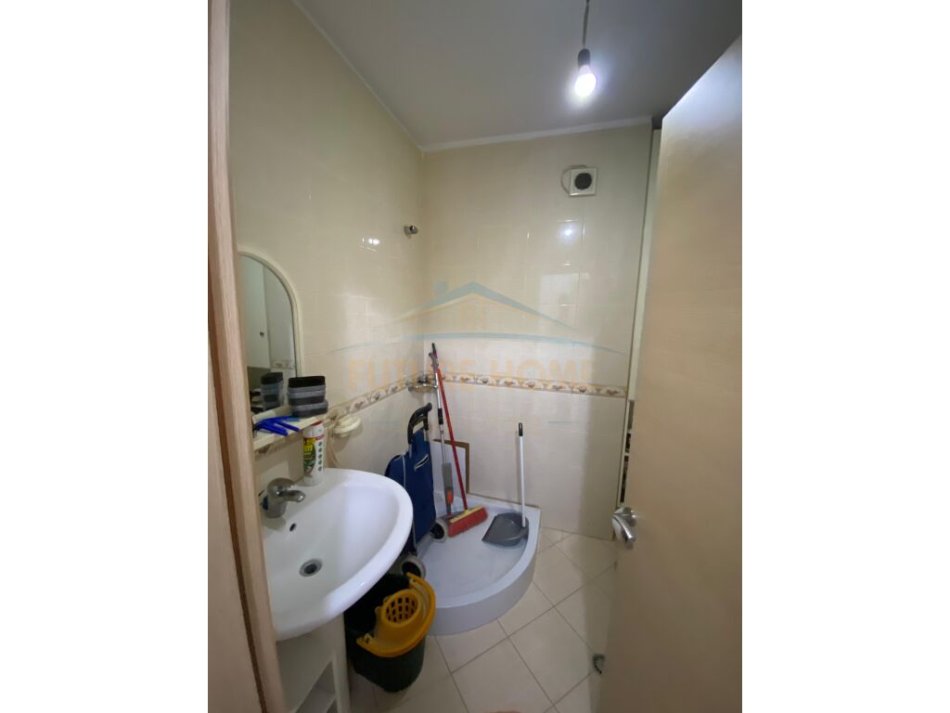 Tirane, jepet me qera apartament 2+1 Kati 2, 90 m² 600 € (Prokurorisë, Mine Peza)