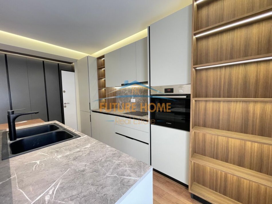 Tirane, shitet apartament 3+1+Ballkon Kati 2, 153 m² 300.000 € (Kodra e Diellit)