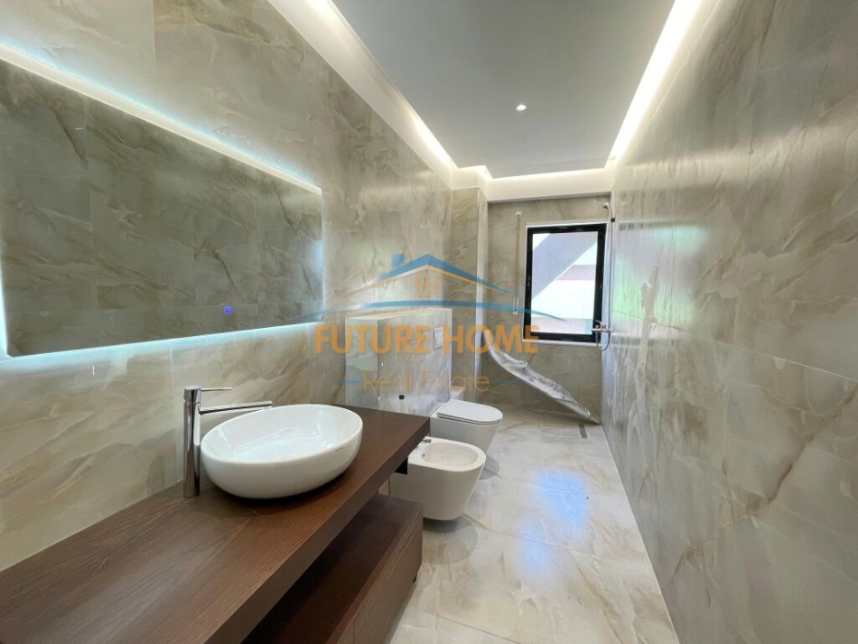 Tirane, shitet apartament 3+1+Ballkon Kati 2, 153 m² 300.000 € (Kodra e Diellit)
