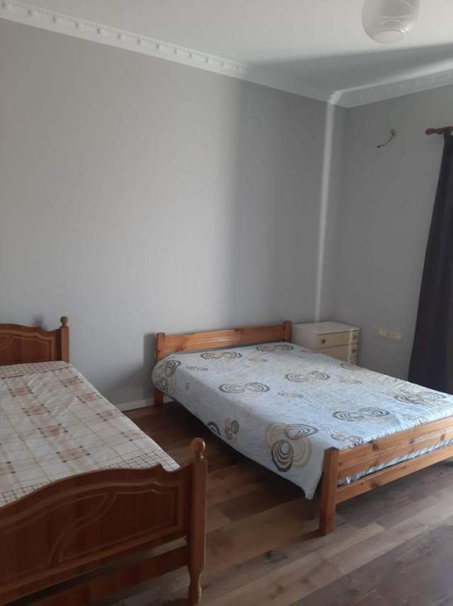 Tirane, jepet me qera apartament Kati 2, 170 m² 50.000 Leke