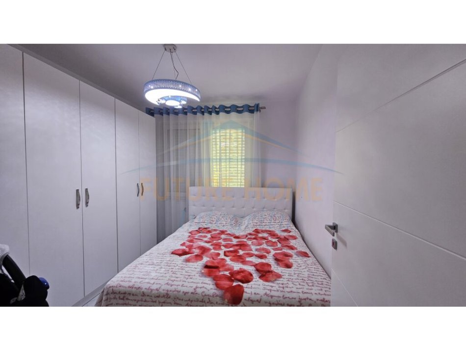 Tirane, jepet me qera apartament 2+1 Kati 4, 60 m² 500 € (Ferit Xhajko)