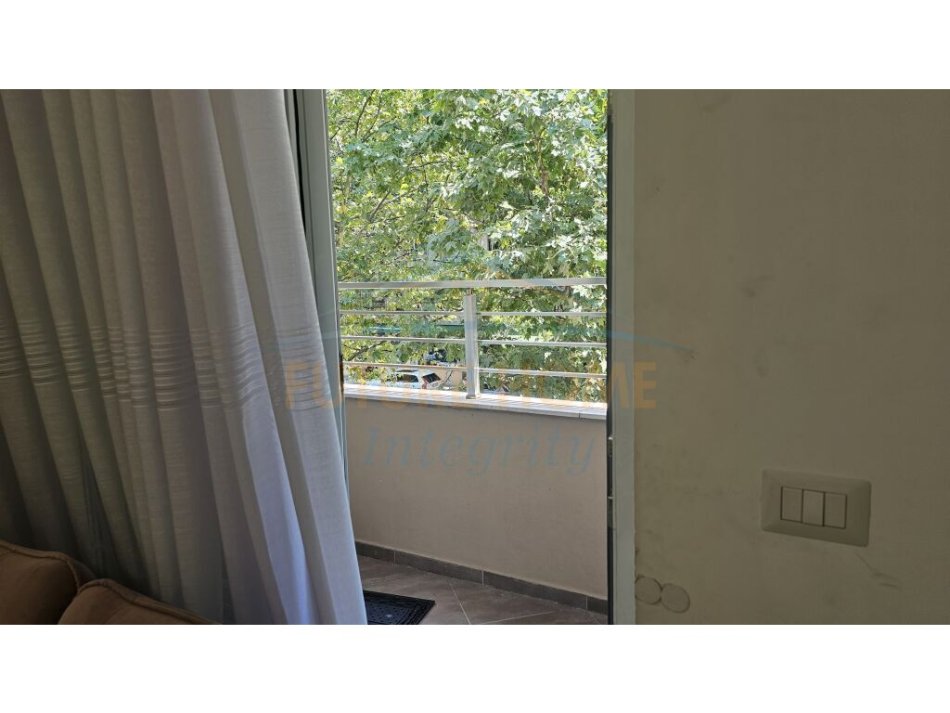 Tirane, jepet me qera apartament 2+1 Kati 4, 60 m² 500 € (Ferit Xhajko)