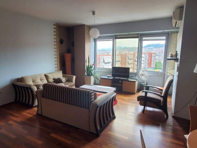Tirane, jepet me qera apartament 2+1+Ballkon Kati 9, 110 m² 650 € (Rruga e Kavajes)