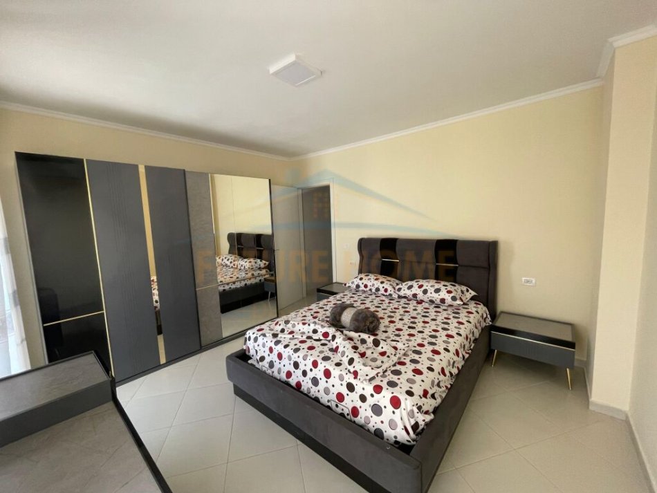 Tirane, jepet me qera 2+1+Ballkon Kati 5, 96 m² 750 € (Stacioni i trenit)