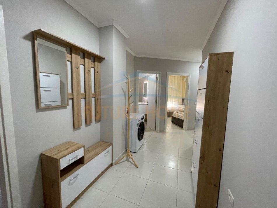 Tirane, jepet me qera 2+1+Ballkon Kati 5, 96 m² 750 € (Stacioni i trenit)