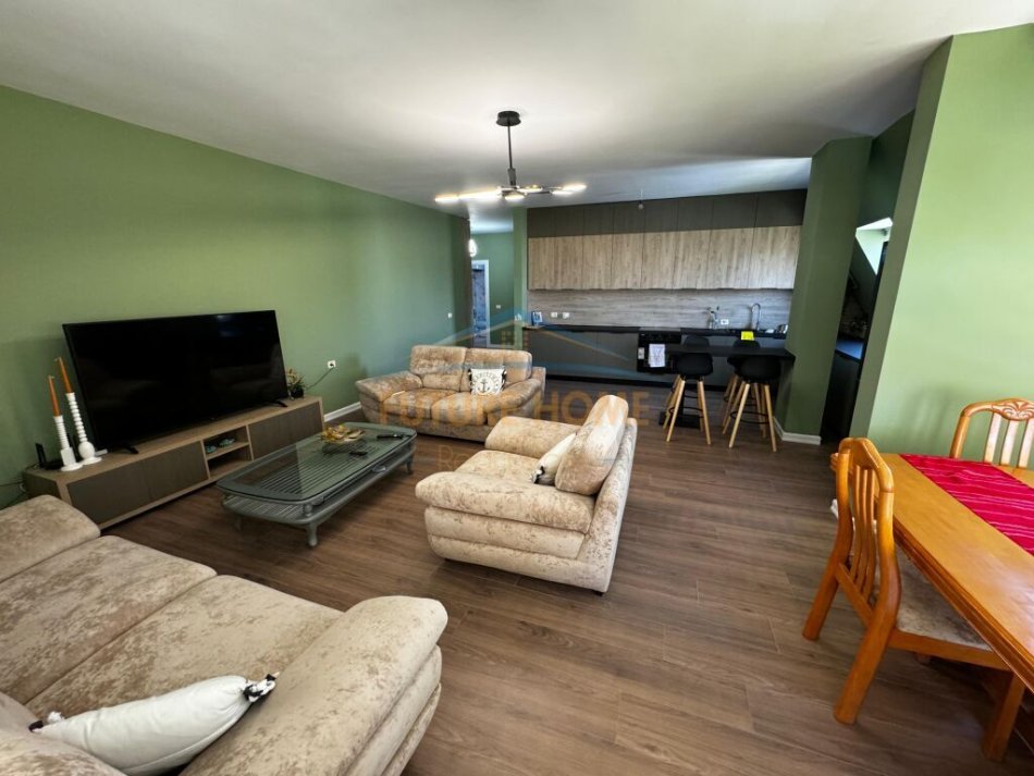 Tirane, jepet me qera apartament 2+1+Ballkon Kati 6, 140 m² 1.000 € (Liqeni Artificial)