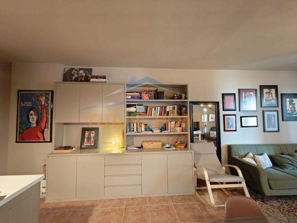 Tirane, jepet me qera apartament 2+1+Ballkon Kati 5, 106 m² 1.000 € (Rruga e Kavajes)
