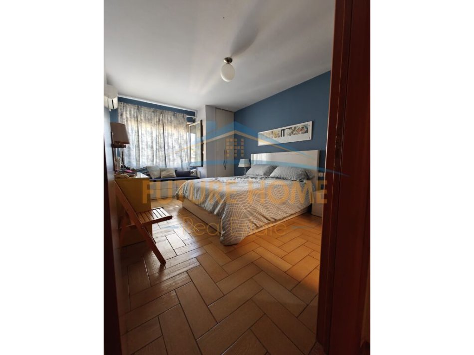 Tirane, jepet me qera apartament 2+1+Ballkon Kati 5, 106 m² 1.000 € (Rruga e Kavajes)