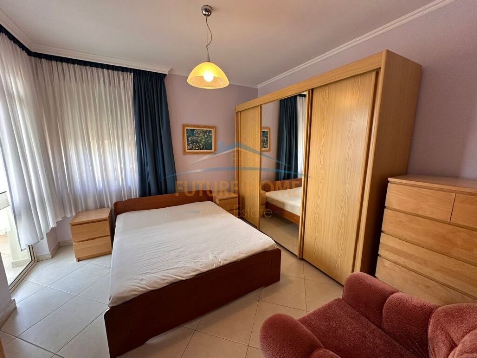 Tirane, jepet me qera apartament 2+1 Kati 8, 112 m² 700 € (Komuna e Parisit)