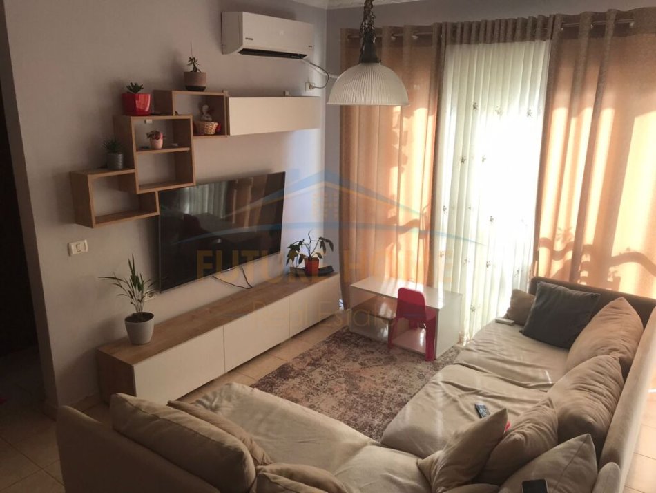 Tirane, shitet apartament 2+1 Kati 5, 73 m² 125.000 € (Fusha e Aviacionit)