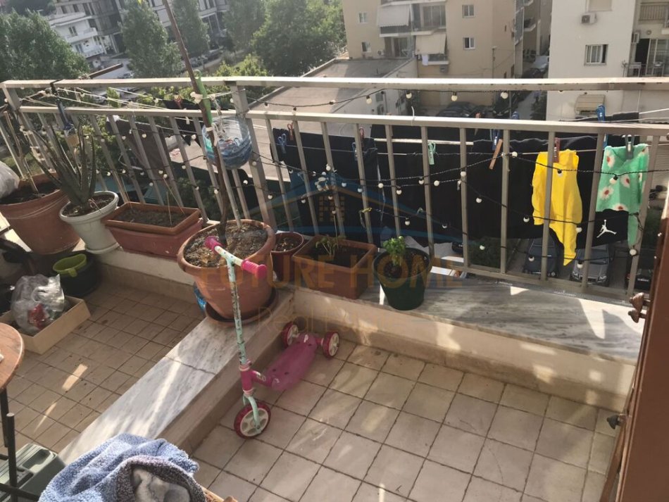 Tirane, shitet apartament 2+1+Ballkon Kati 5, 82 m² 125.000 € (Ish Fusha E Aviacionit)