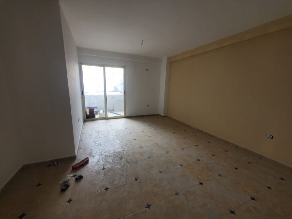 Tirane, shitet apartament 1+1 Kati 0, 65 m² 65.000 € (Shkoze)