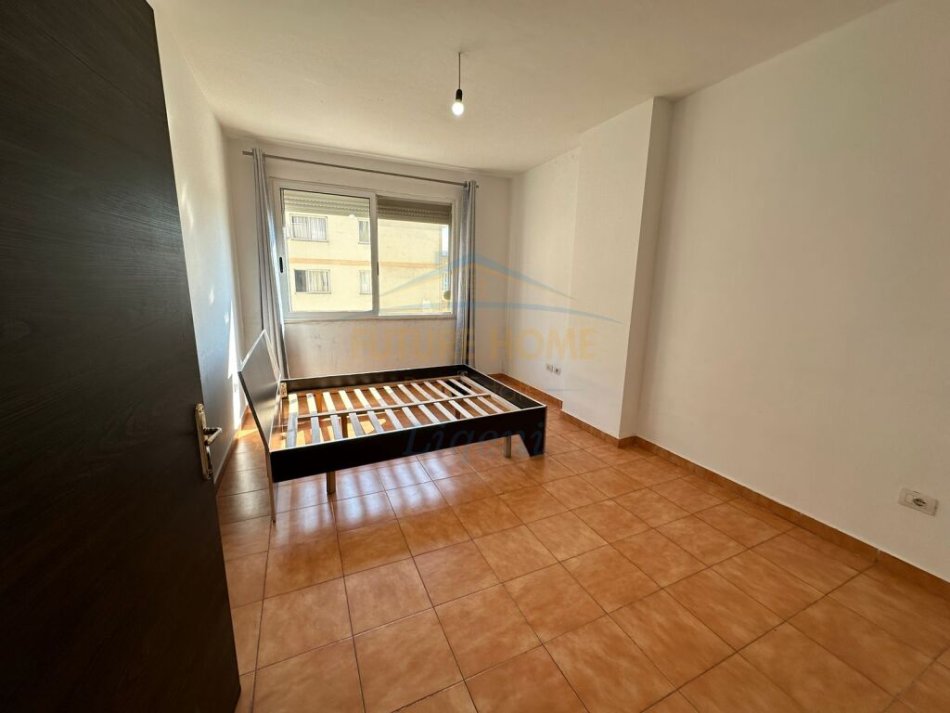 Tirane, shitet apartament 2+1+Ballkon Kati 5, 92 m² 115.000 € (Unaza e re)