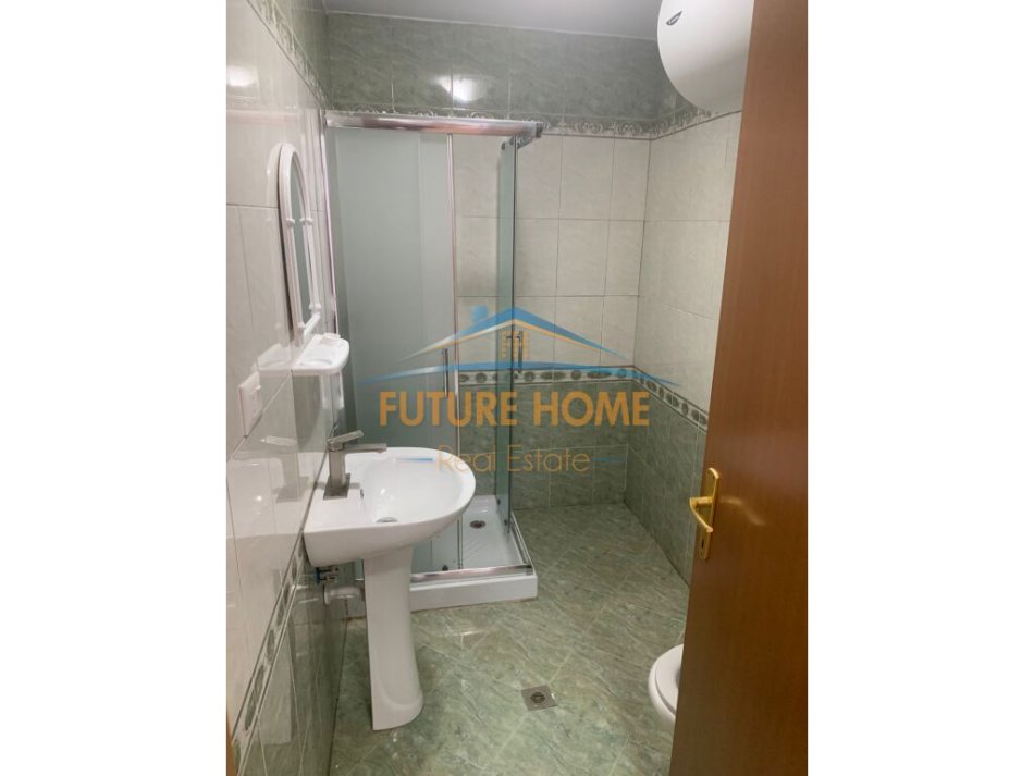 Tirane, jepet me qera ambjent biznesi Kati 1, 100 m² 1.000 € (Rruga e Bogdaneve)