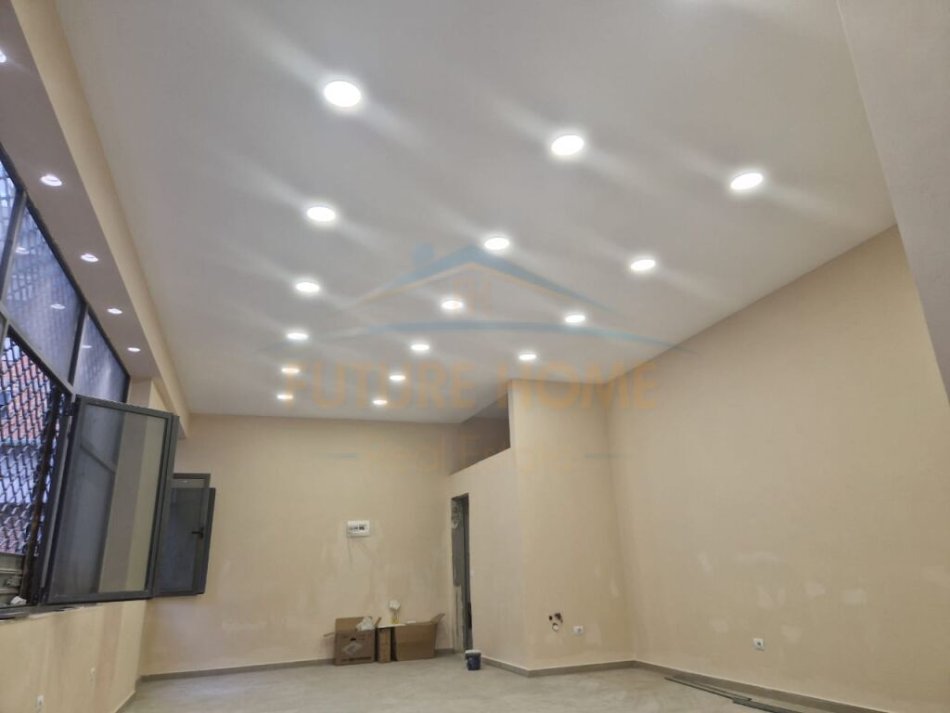Tirane, jepet me qera ambjent biznesi Kati 1, 55 m² 900 € (Myslym Shyri)