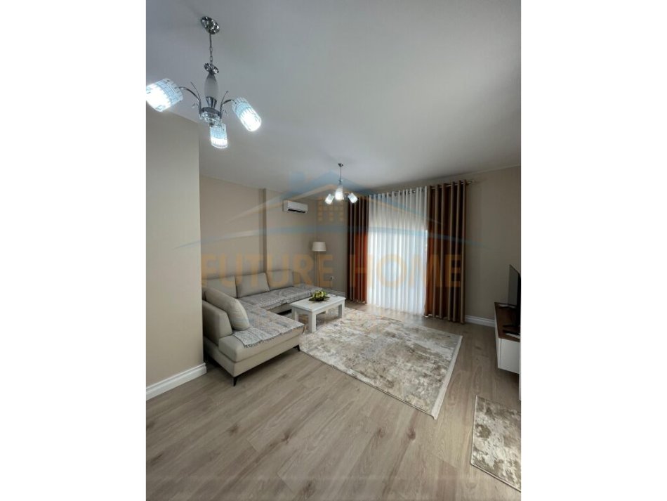 Tirane, jepet me qera apartament 1+1+Ballkon Kati 6, 86 m² 700 € (Kinostudio)