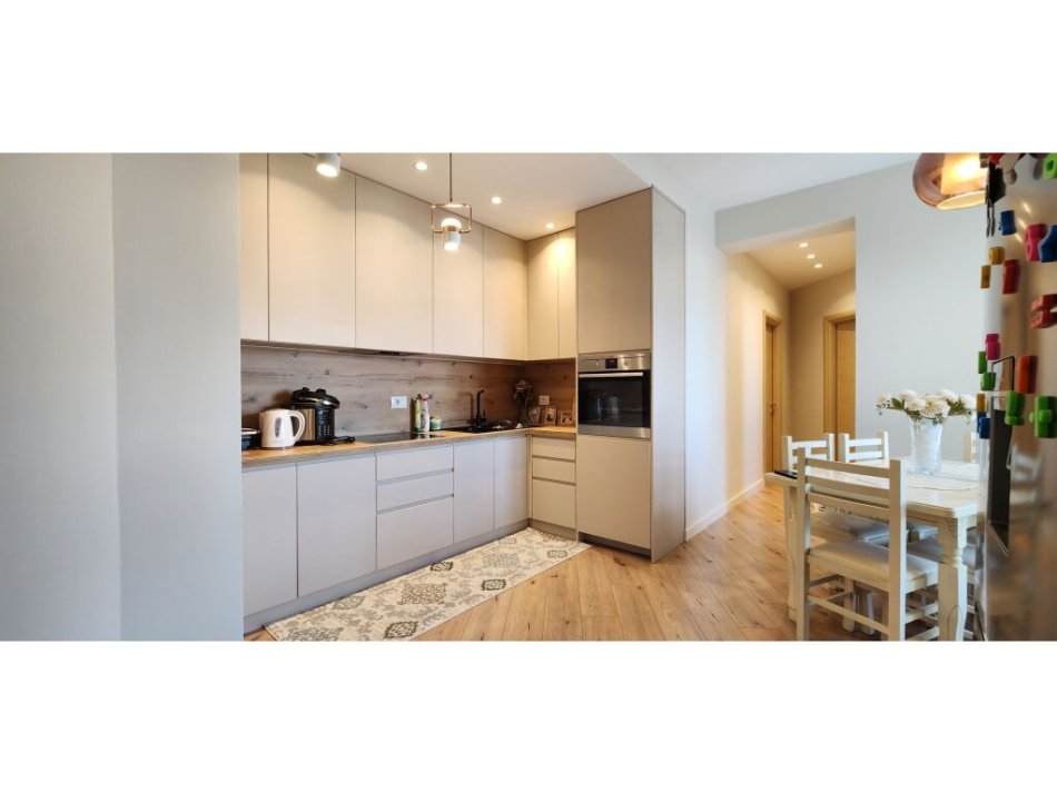 Tirane, jepet me qera apartament 2+1+Ballkon Kati 12, 110 m² 650 € (ISH PARKU)